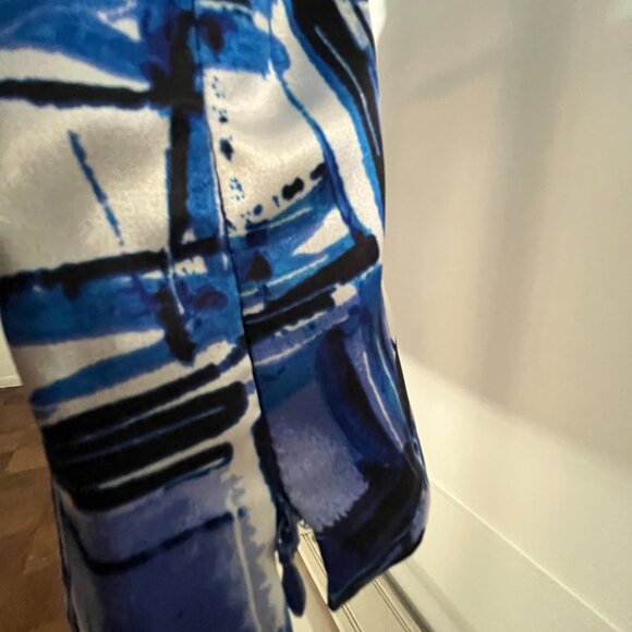 EUC ASL Tahari geometric blue tones shell lined top (8) - Picture 3 of 6